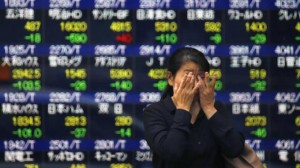 Borsa Shanghai, nuovo crollo: la catena di S. Antonio cinese