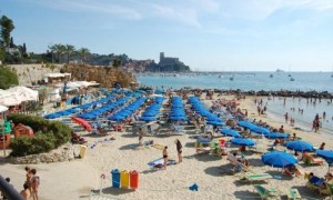 Ferragosto tutto esaurito su spiagge italiane. Sud batte il nord, turismo in ripresa