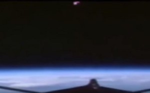 VIDEO Youtube - Ufo nello spazio? Oggetto non identificato...