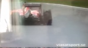 VIDEO YouTube - A Vettel esplode gomma. Lui si infuria