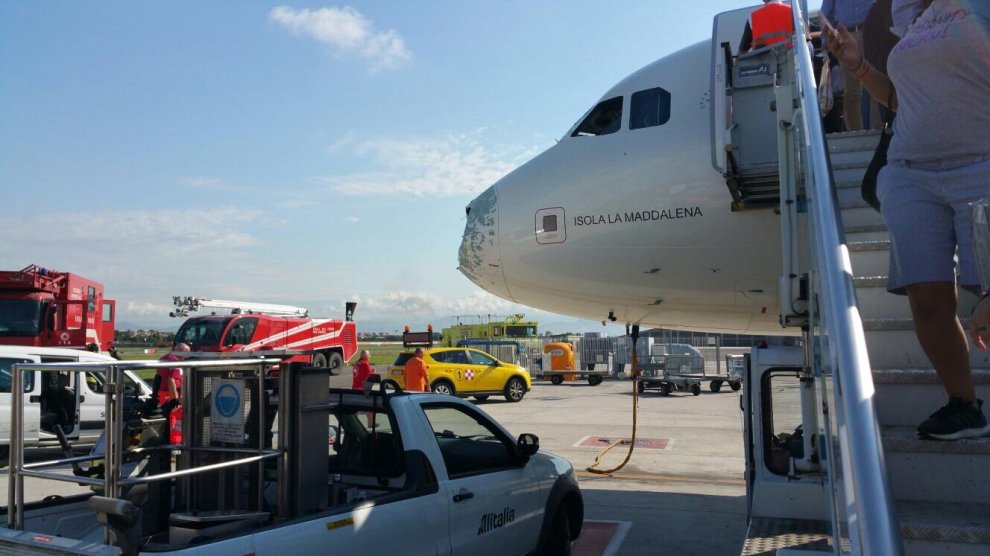 Grandine sul muso, volo Alitalia atterra a Napoli 