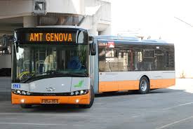 Genova, autista bus picchiata e azzannata