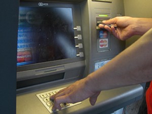 Evasione fiscale tramite bancomat