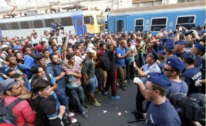 Ungheria migranti: neanche in transito! No a Merkel buonista