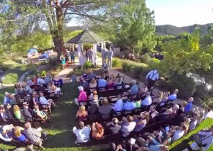 San Diego, drone porta gli anelli agli sposi 