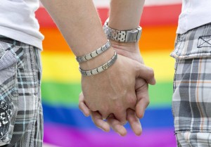Salerno, baci al bar: coppia gay allontanata