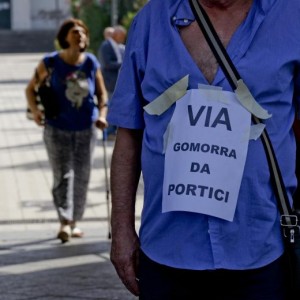 Gomorra 2: a Portici protesta contro le riprese perché...