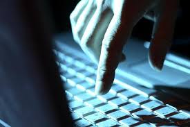Hacker contro Intesa Sanpaolo e Unipol. Dati clienti online?