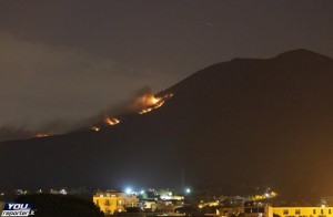 VIDEO YOUTUBE Vesuvio, incendio e paura nel Parco Nazionale