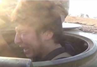 VIDEO YouTube: giovane kamikaze piange, poi si fa saltare
