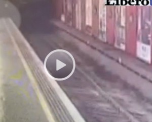 Milano, ragazza tenta il suicidio nella metrò Lanza