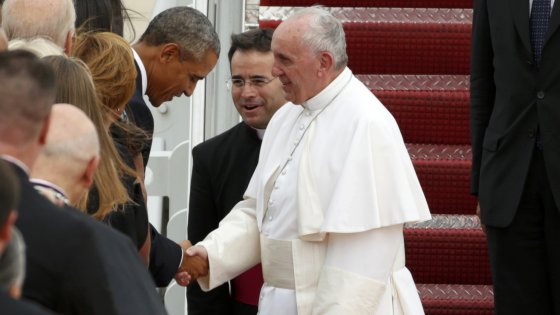 Papa Francesco negli Usa via Cuba: stringe mano a Obama