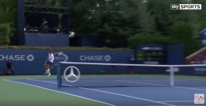 Video Youtube, Tennis: Robredo, passante dietro la schiena