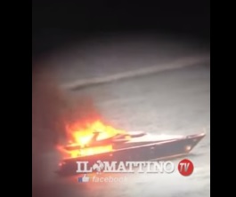 VIDEO YouTube: Napoli, yacht di De Laurentiis in fiamme