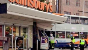 VIDEO YouTube - Gb, bus contro supermercato: 2 morti