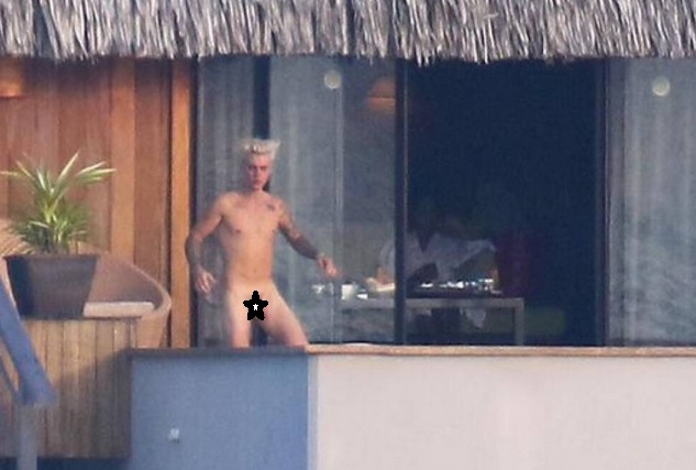Justin Bieber nudo a Bora Bora: la FOTO