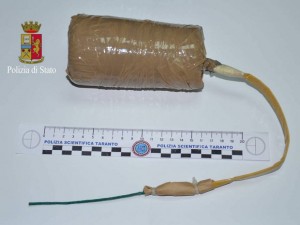 A spasso con bomba artigianale: arrestato 24enne a Taranto