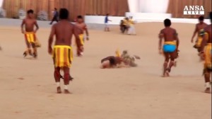 Calcio indigeno, si gioca solo di testa VIDEO