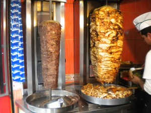 Feci umane nel kebab: 150 persone ricoverate
