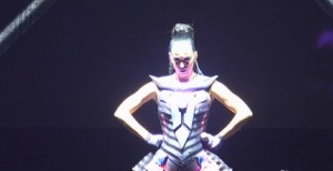 Katy Perry "gattina spaziale": successo megalattico in Cile