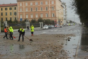 Maltempo Livorno, allagamenti e tetti danneggiati 