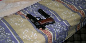 Usa, si spara con la pistola del padre: morto bambino