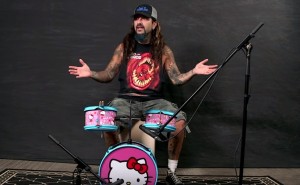 YOUTUBE Mike Portnoy suona la batteria di Hello Kitty