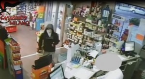Neolaureato rapinava farmacie per pagare debiti videopoker 