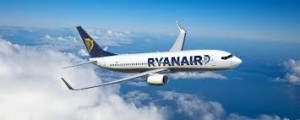 Ryanair, fulmine colpisce aereo: pilota torna a terra