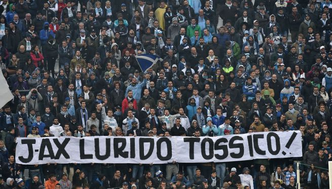 FOTO "J-Ax lurido tossico": striscione tifosi Lazio dopo...