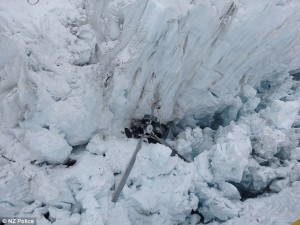 YOUTUBE Nuova Zelanda, elicottero si schianta su ghiacciaio