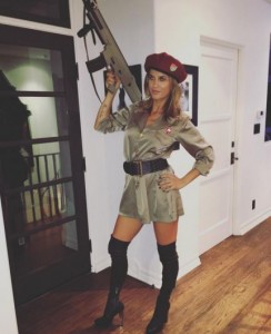  Elisabetta Canalis, Halloween vestita da soldatessa VIDEO