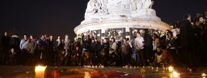 Attentati Parigi: folla in fuga, falsi allarmi a ripetizione