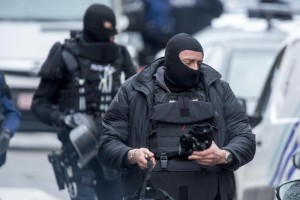 Attentati Parigi, "arrestato artificiere delle stragi"