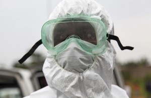 Francia, sos armi chimiche: rubate tute anti Ebola a Parigi