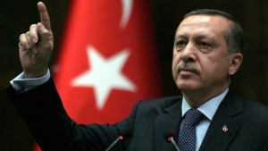 Mogherini applaude a Erdogan e sigla il suicidio dell'Europa
