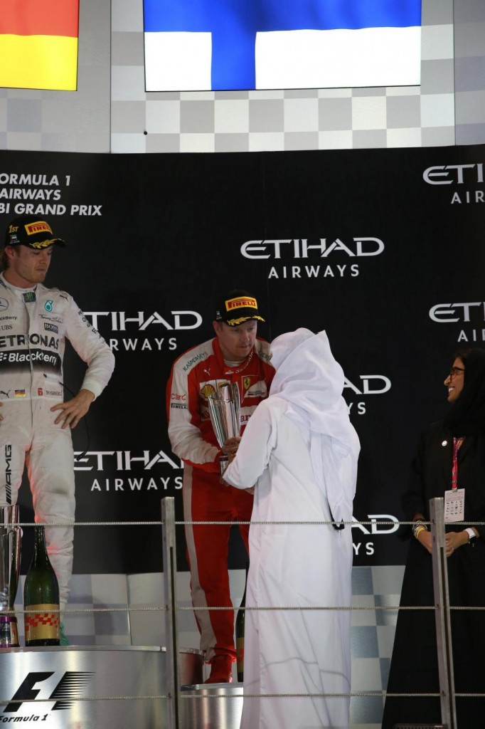 Kimi Raikkonen abbraccia sceicco Abu Dhabi. Vietato FOTO