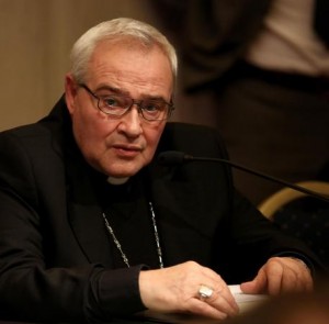 Vescovo Ferrara: "Chiedo incontro a Papa, totale obbedienza"