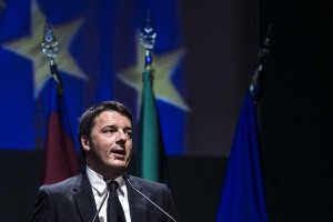 Renzi bancomat elezioni 200 mln Roma, 200 Napoli, 150 Milano