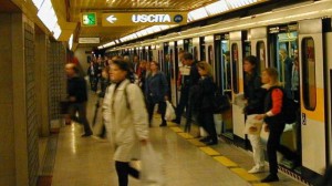 Metro Milano, allarme bomba: trolley sospetto al Duomo