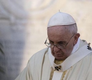 Attentati Parigi, Papa Francesco: "Questo non è umano"