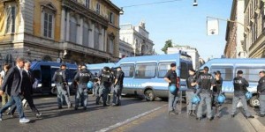 Roma blindata: metal detector al Colosseo, pattuglie sui bus