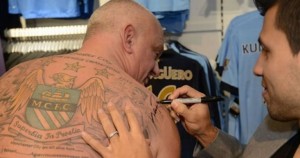 Manchester City cambia stemma, tatuaggio nuovo gratis