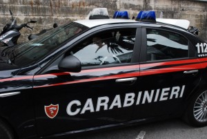 Trieste, studente tenta di prendere a cinghiate carabinieri