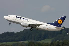 Lufthansa, tenta di aprire porta aereo in volo: arrestato 