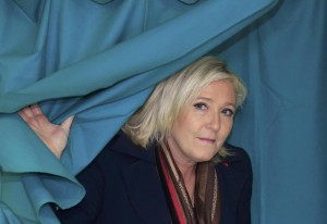 "Front National come Isis": Marine Le Pen si infuria e...