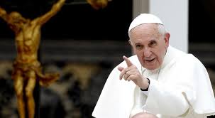 Papa Francesco: "Aids e preservativo? Problema piccolo..."