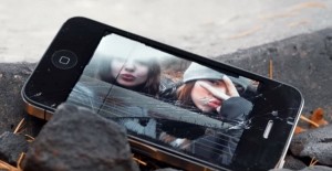 YOUTUBE Selfie sui binari, lo spot che mette i brividi