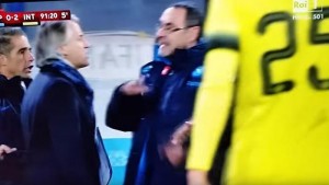 Roberto Mancini e Maurizio Sarri, lo scontro in campo (foto Ansa)