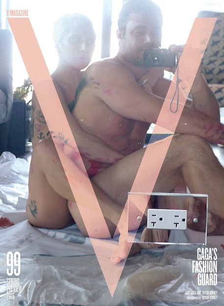 Lady Gaga-Taylor Kinney: selfie nudi a letto per...FOTO